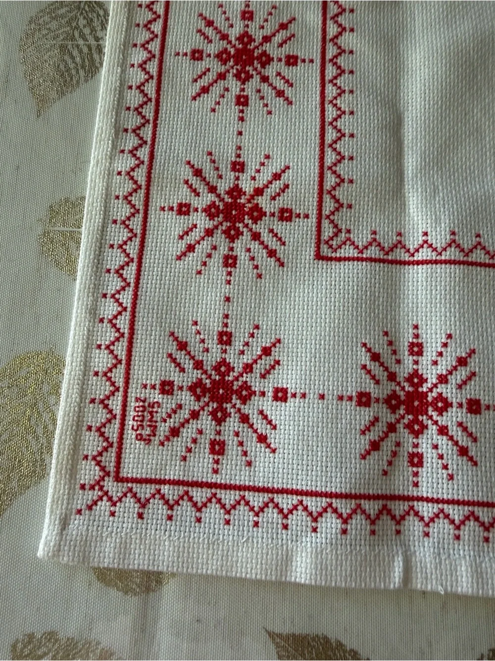 Embroidered Red Snowflake Table Topper - White Scandinavian pattern 23x23 in